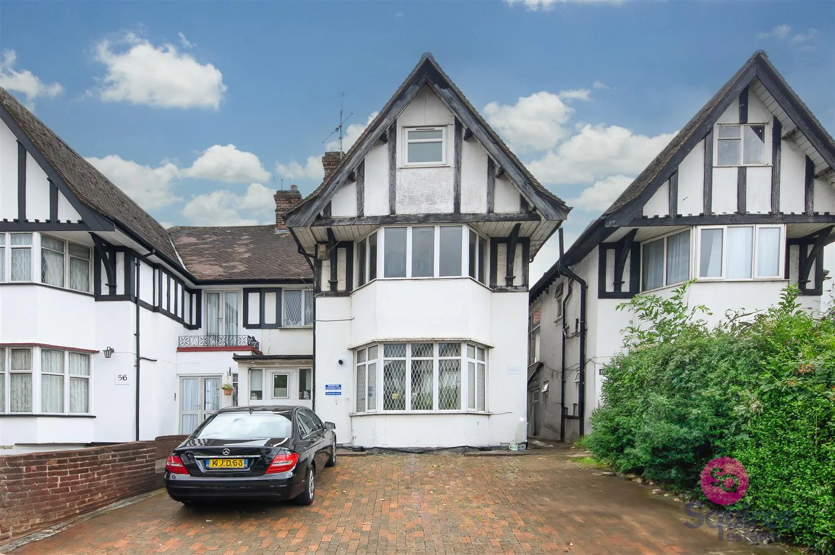 Flat Highfield Avenue in Greater London