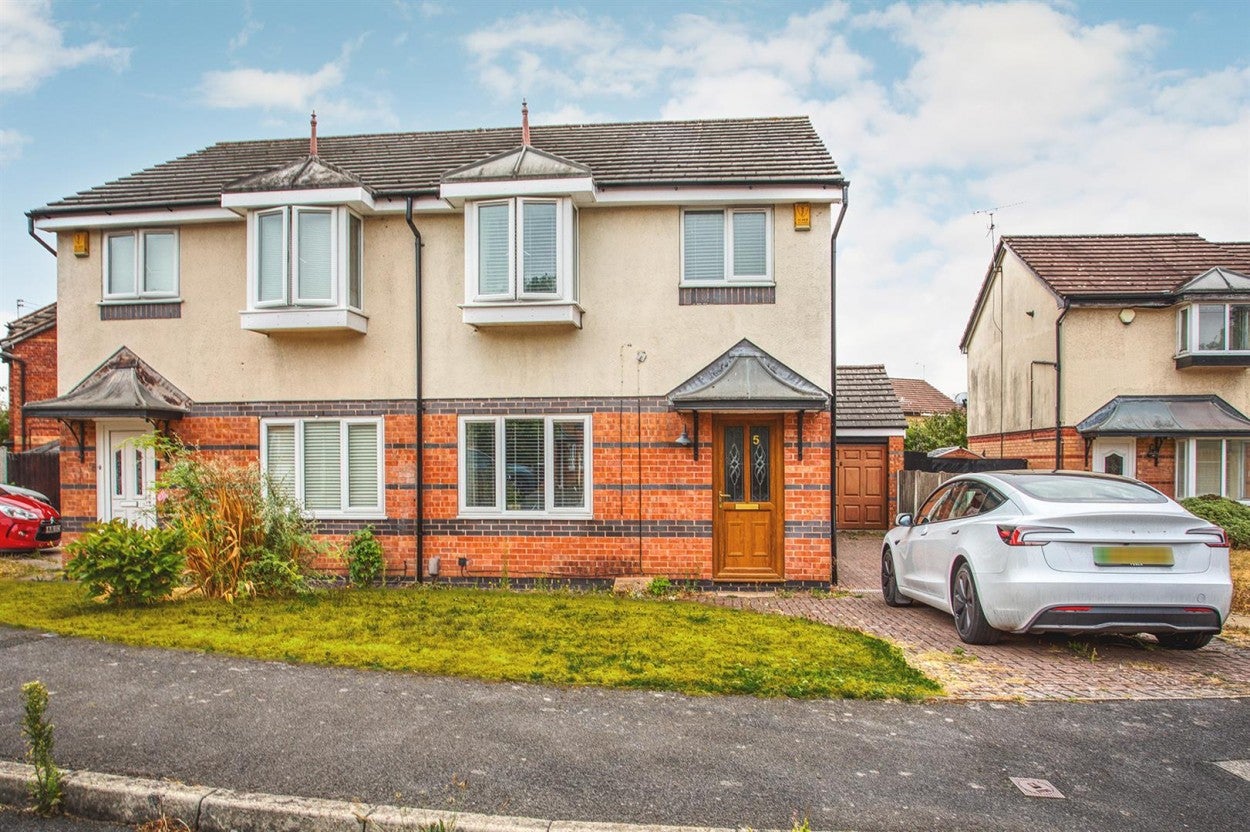 House Hebrides Close in Derby