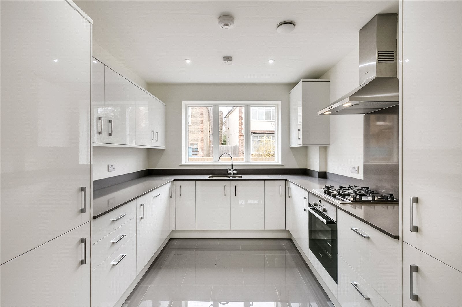 Flat Arnold Road in Greater London