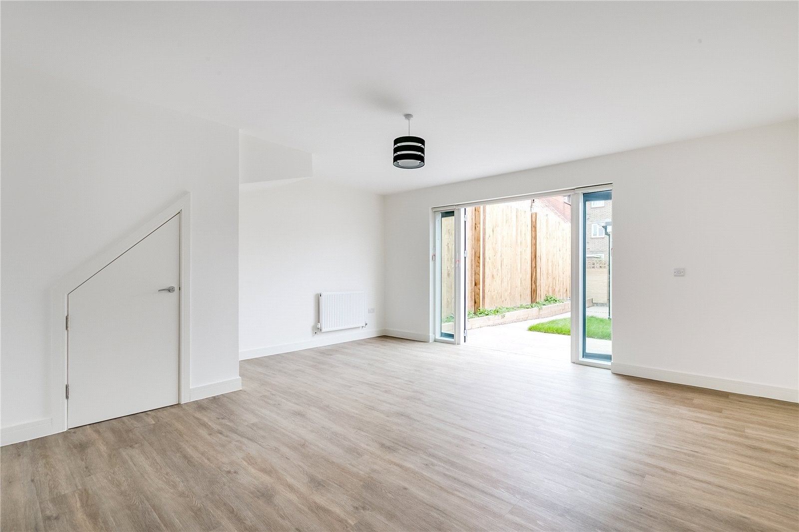 Flat Arnold Road in Greater London