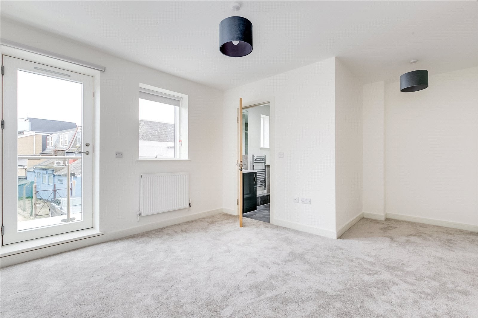 Flat Arnold Road in Greater London