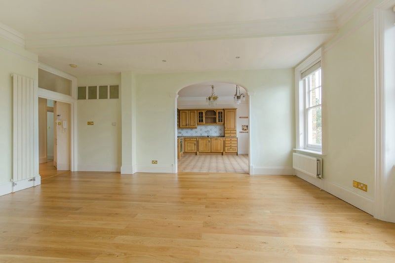Flat Kidderpore Gardens in Greater London