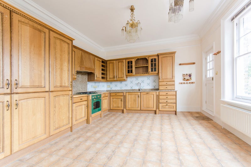 Flat Kidderpore Gardens in Greater London