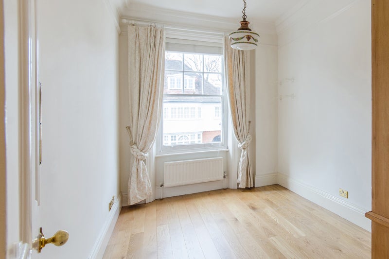 Flat Kidderpore Gardens in Greater London