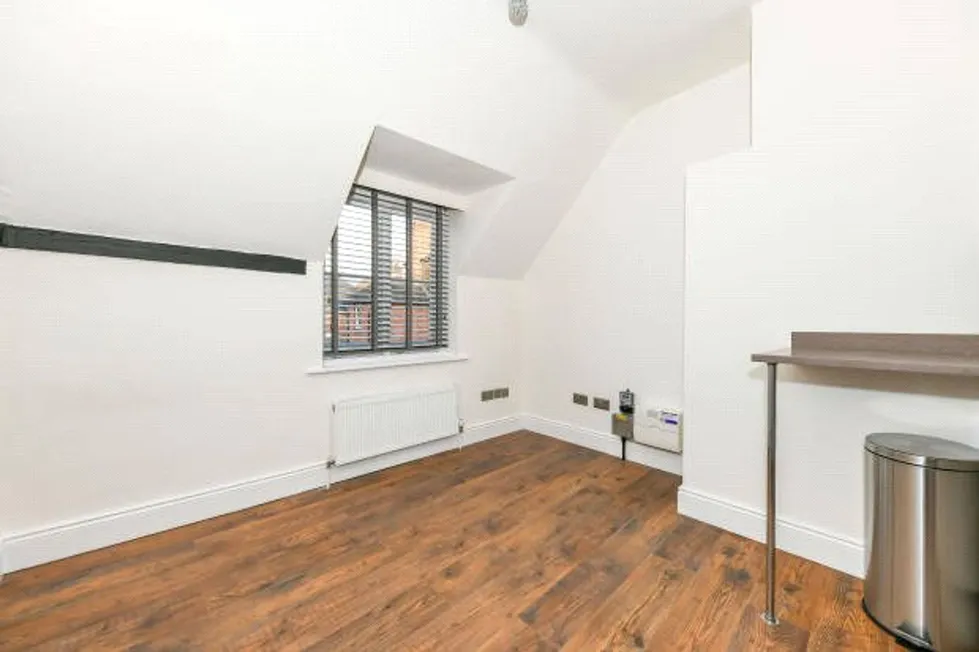 Flat The Mount in Guildford