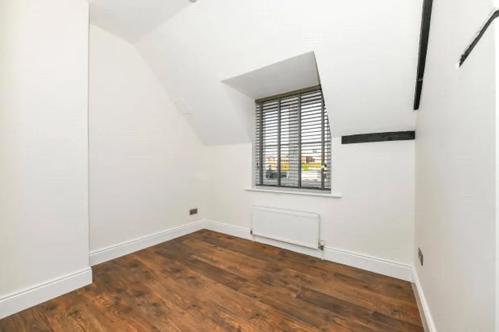 Flat The Mount in Guildford