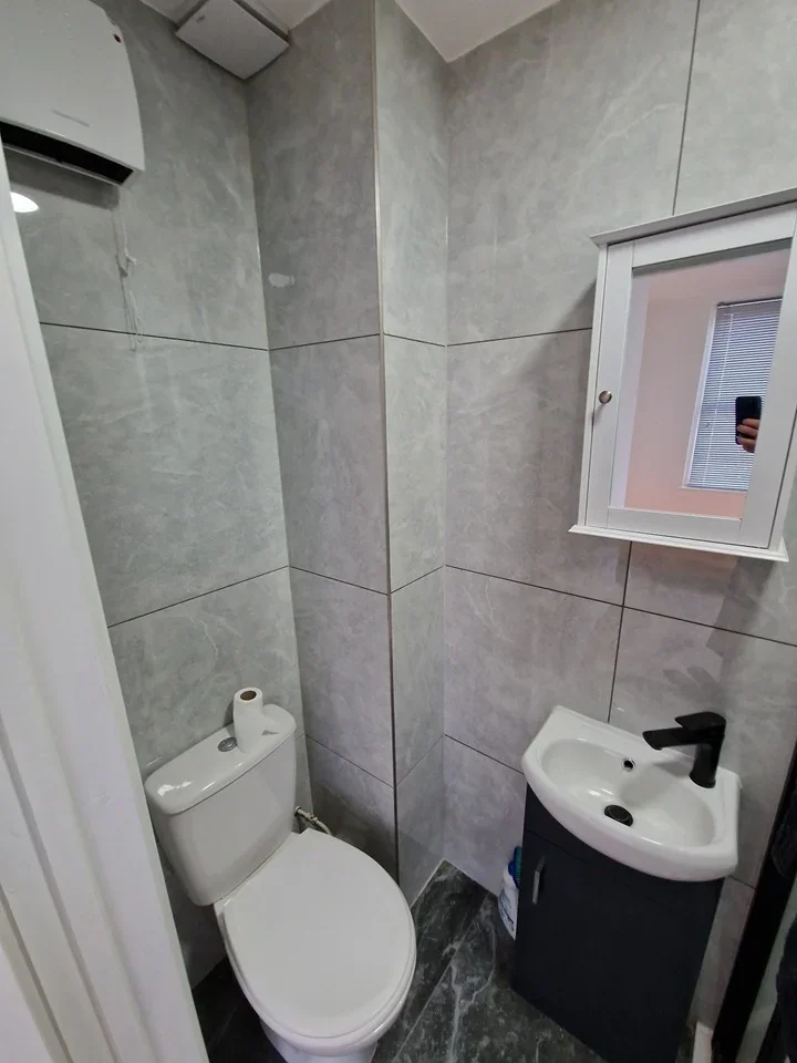 Flat Olive Road in Greater London
