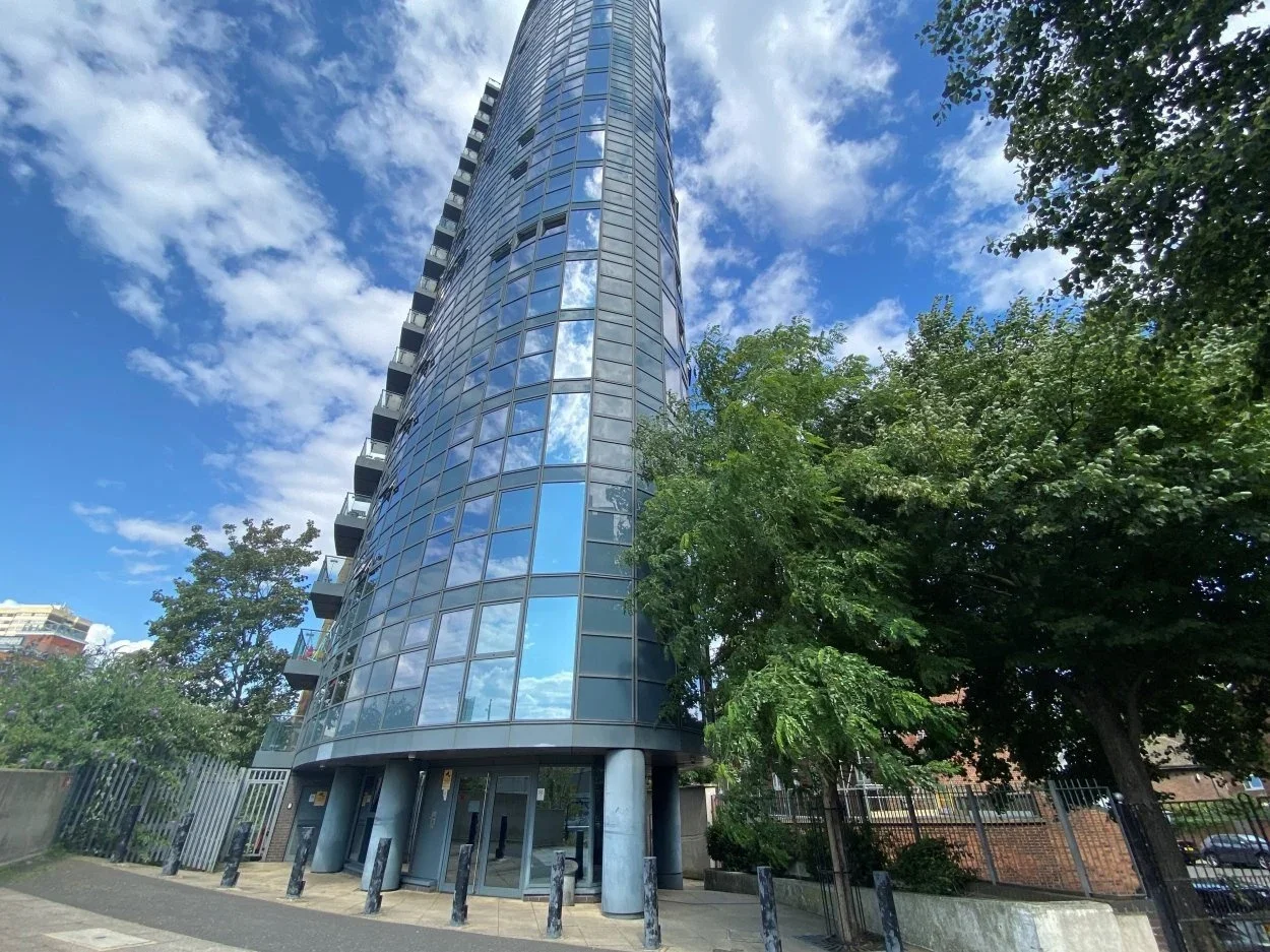 Flat Angel Lane in Greater London
