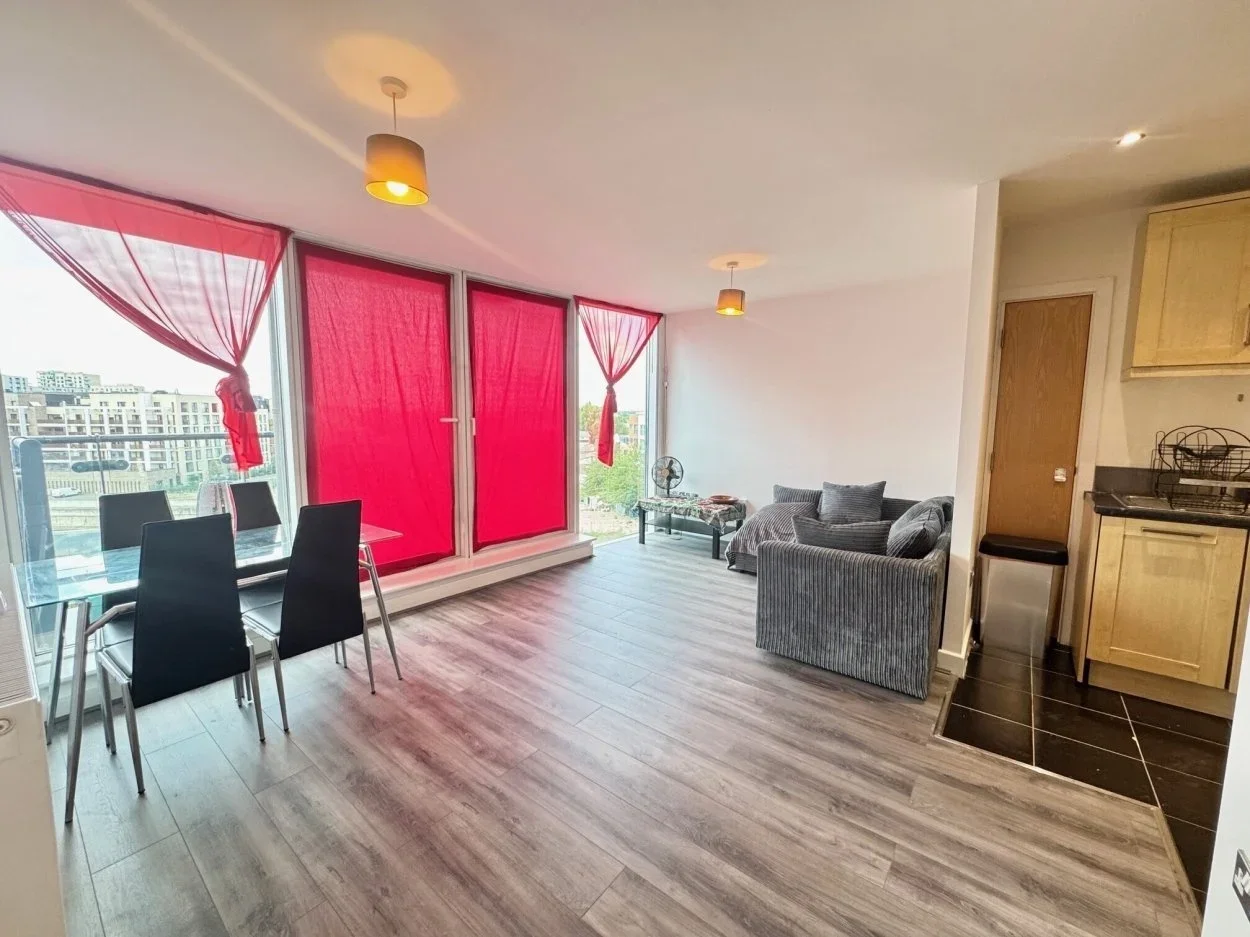 Flat Angel Lane in Greater London
