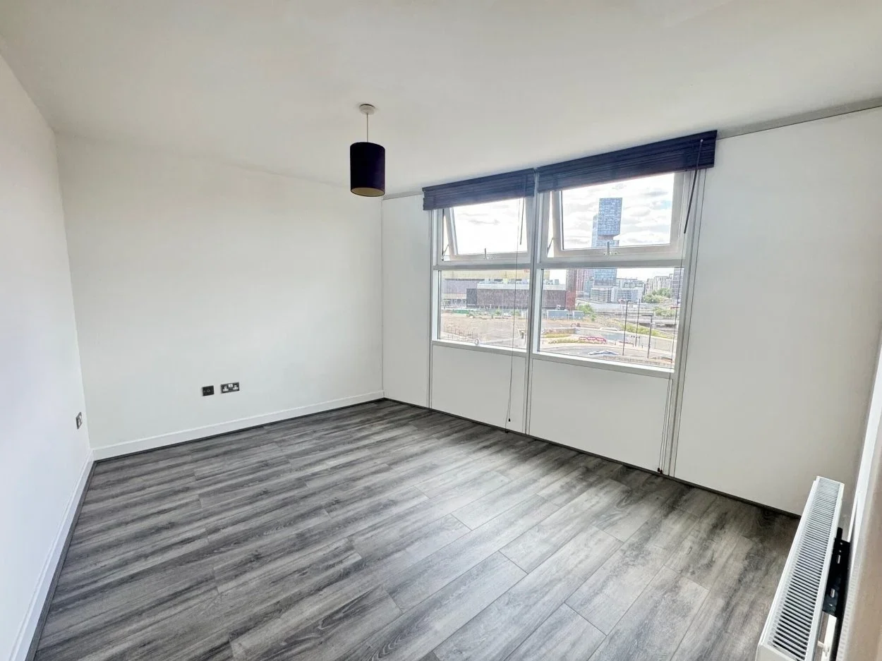 Flat Angel Lane in Greater London