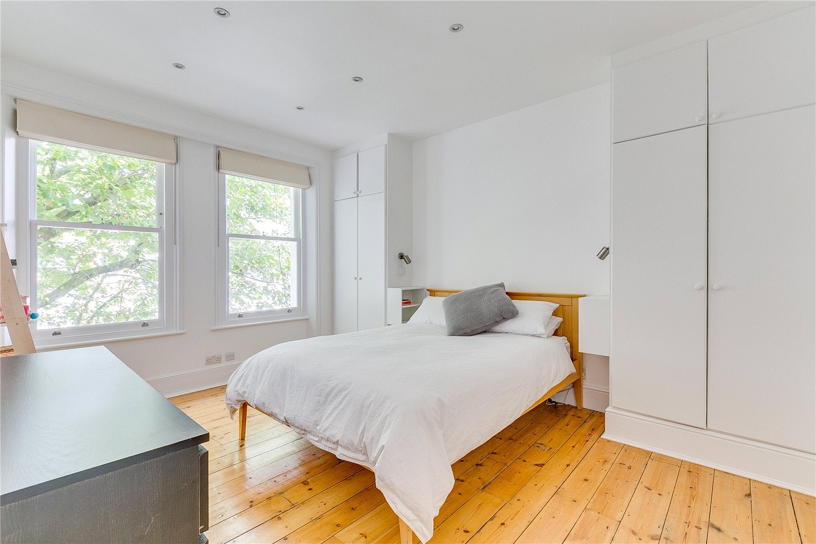 Flat Shepherds Bush Road in Greater London