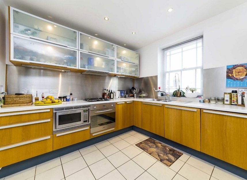 House Hillgate Place in Greater London