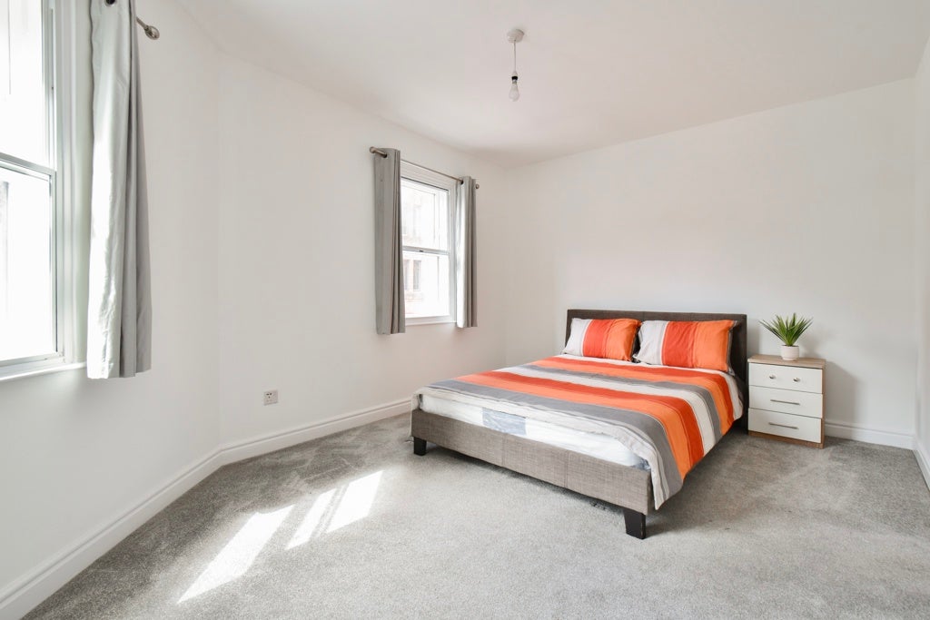 Flat Riverside Court in Leeds
