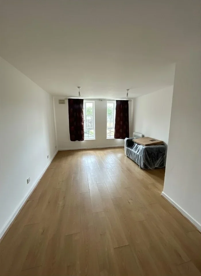Flat Forsythia Close in Greater London