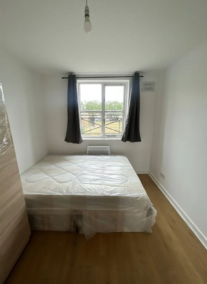 Flat Forsythia Close in Greater London
