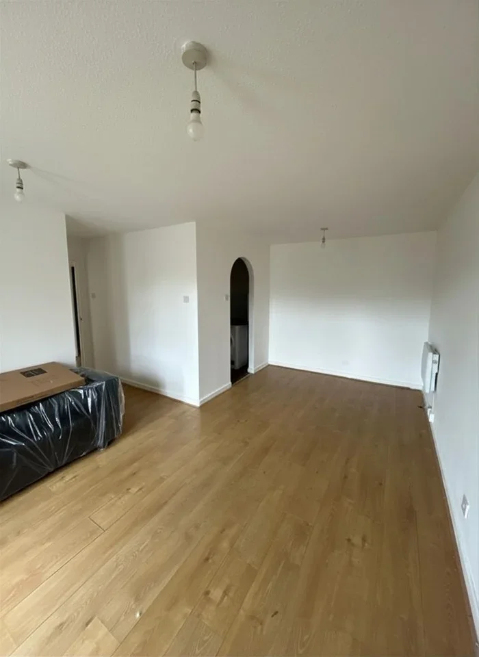 Flat Forsythia Close in Greater London