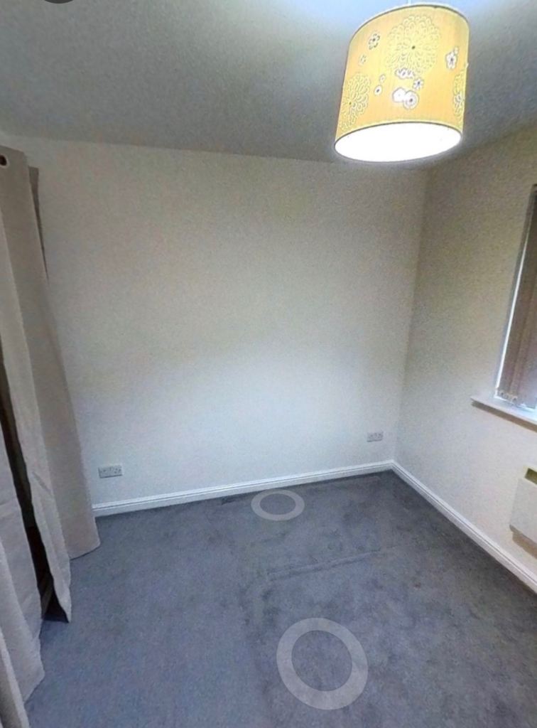 Flat Queens Crescent in Livingston