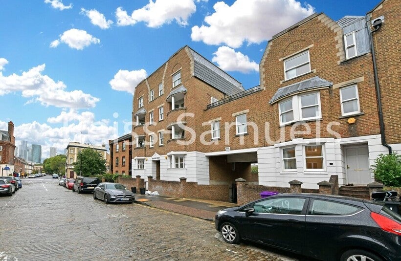 House Ferry Street in Greater London