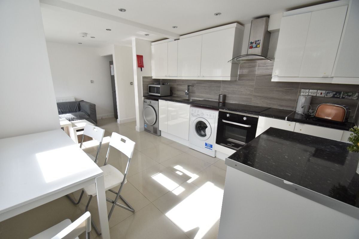 Room Uxbridge Road in Greater London