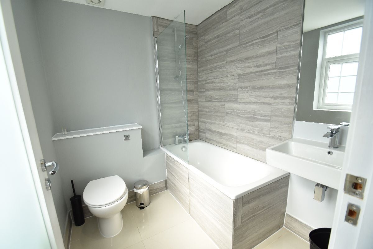 Room Uxbridge Road in Greater London