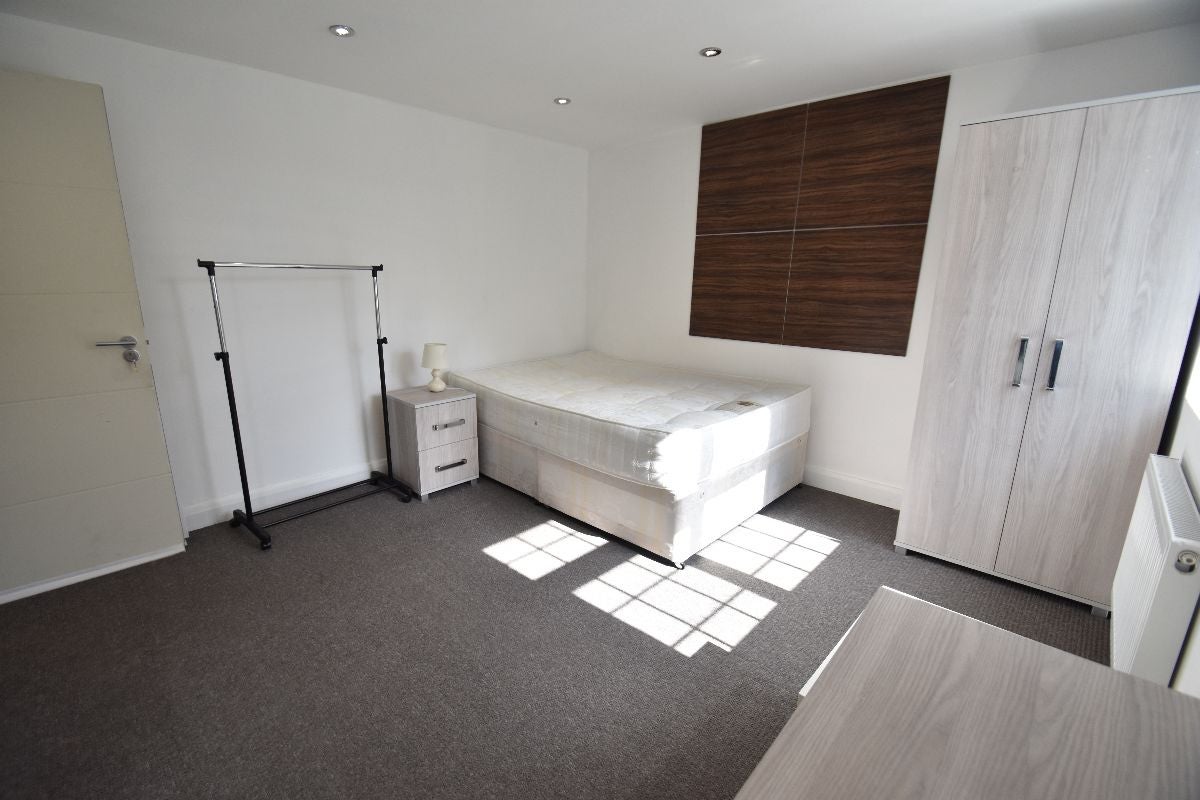 Room Uxbridge Road in Greater London