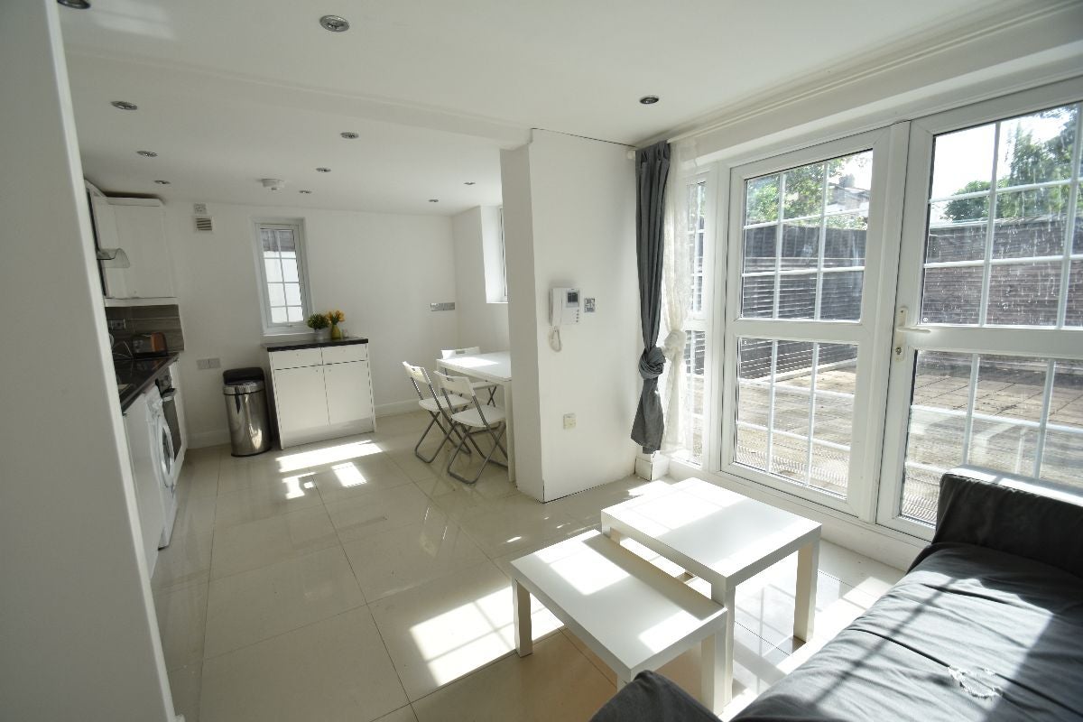 Room Uxbridge Road in Greater London