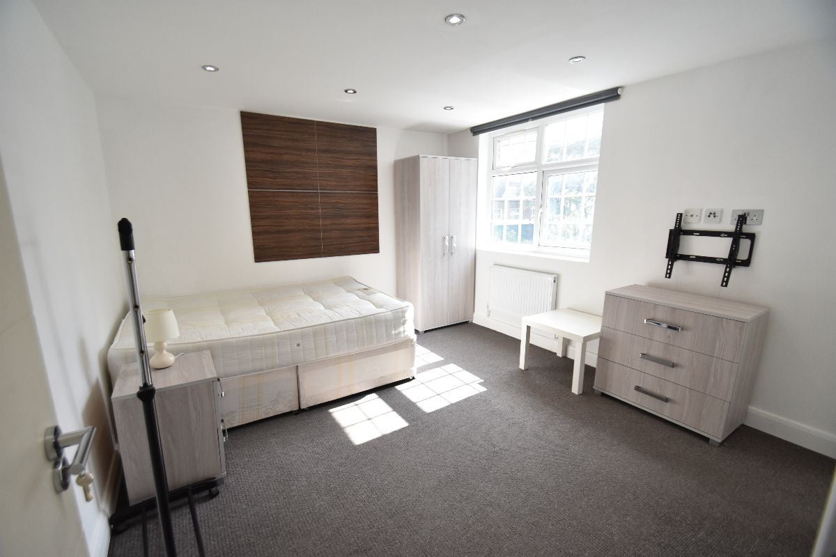 Room Uxbridge Road in Greater London