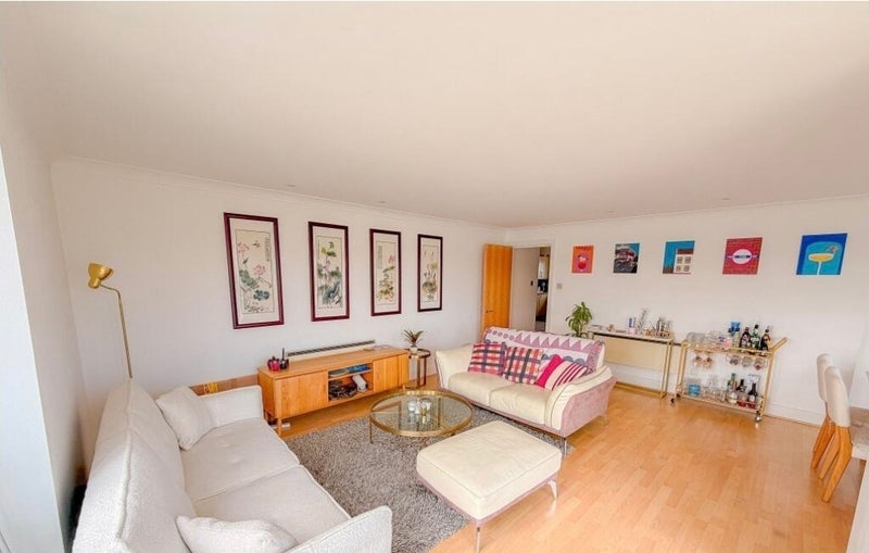 Room St. Davids Square in Greater London