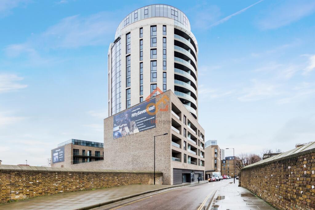 Flat Kingsland High Street in London
