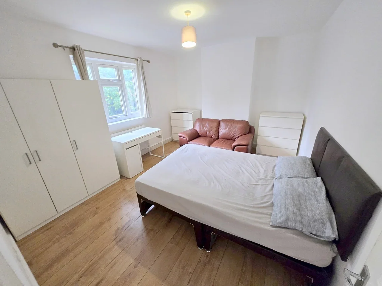 Room Cobland Road in Greater London