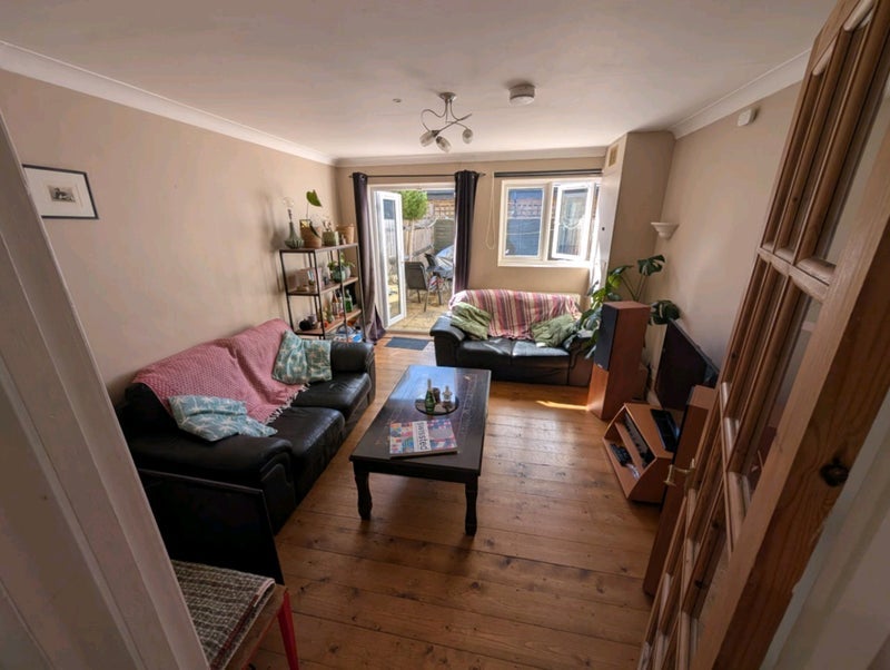 Room Cambria Road in Greater London