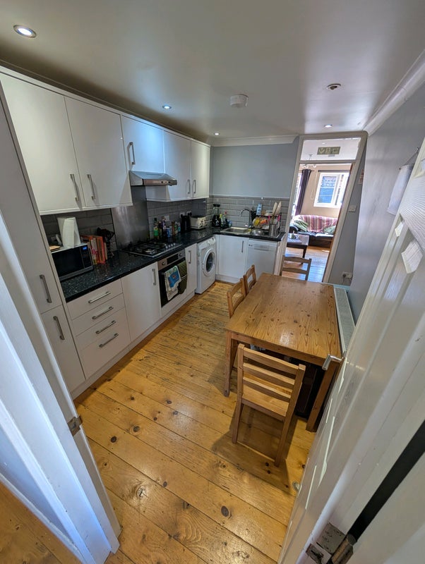 Room Cambria Road in Greater London