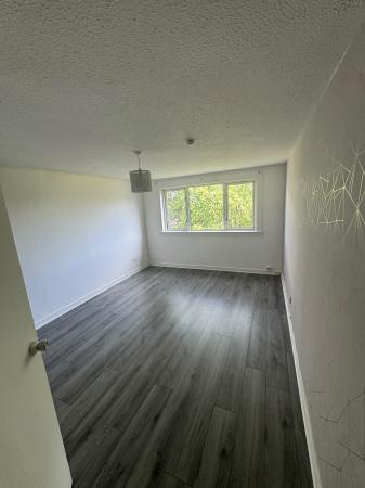 Flat Hartlaw Crescent in Glasgow