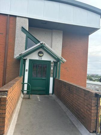 Flat Hartlaw Crescent in Glasgow