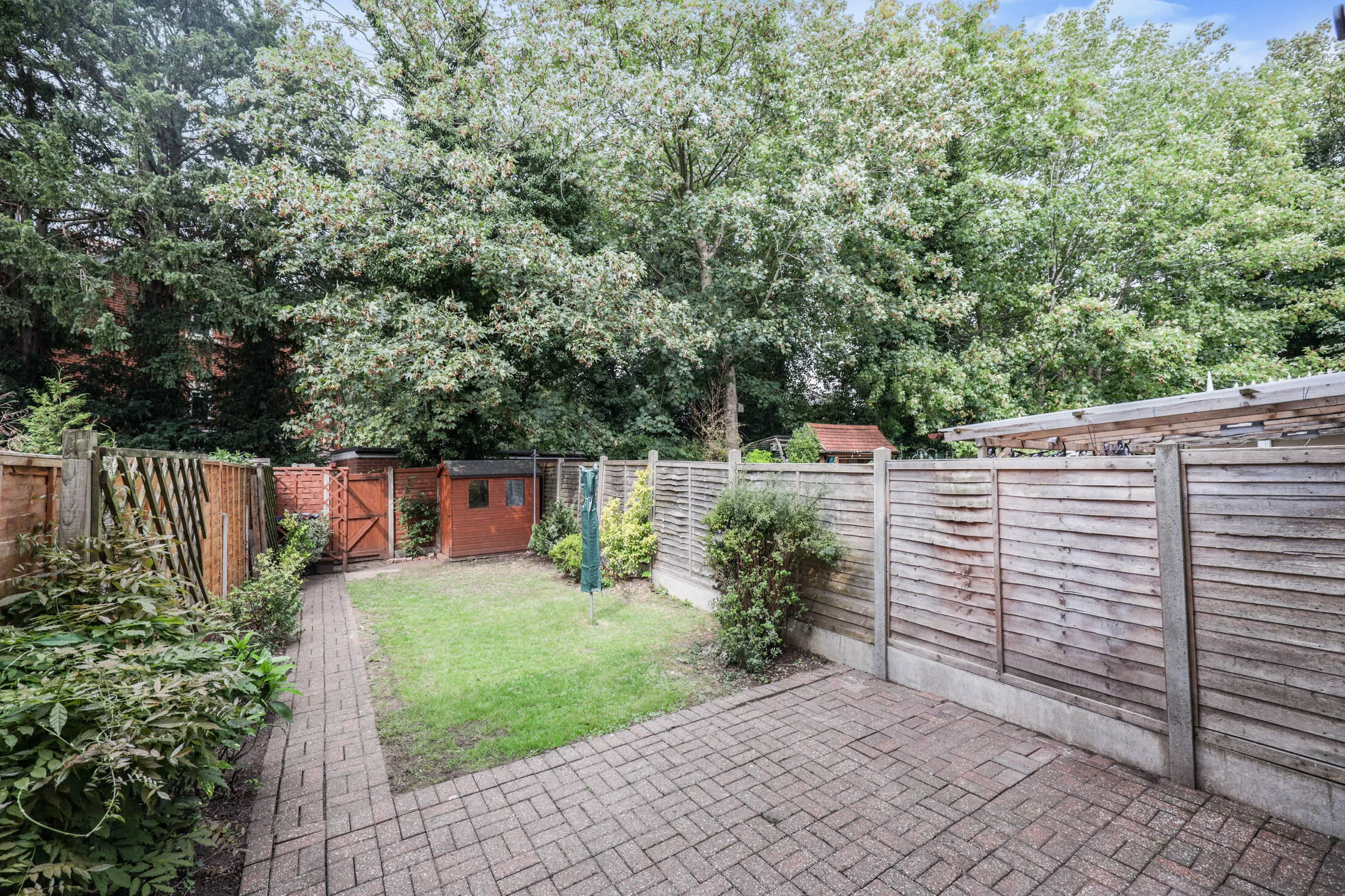 House Bellamy Close in Watford
