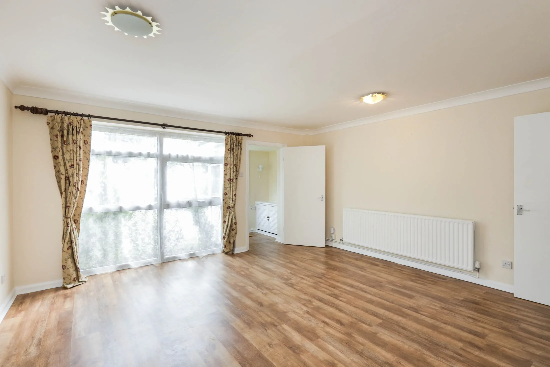 House Bellamy Close in Watford