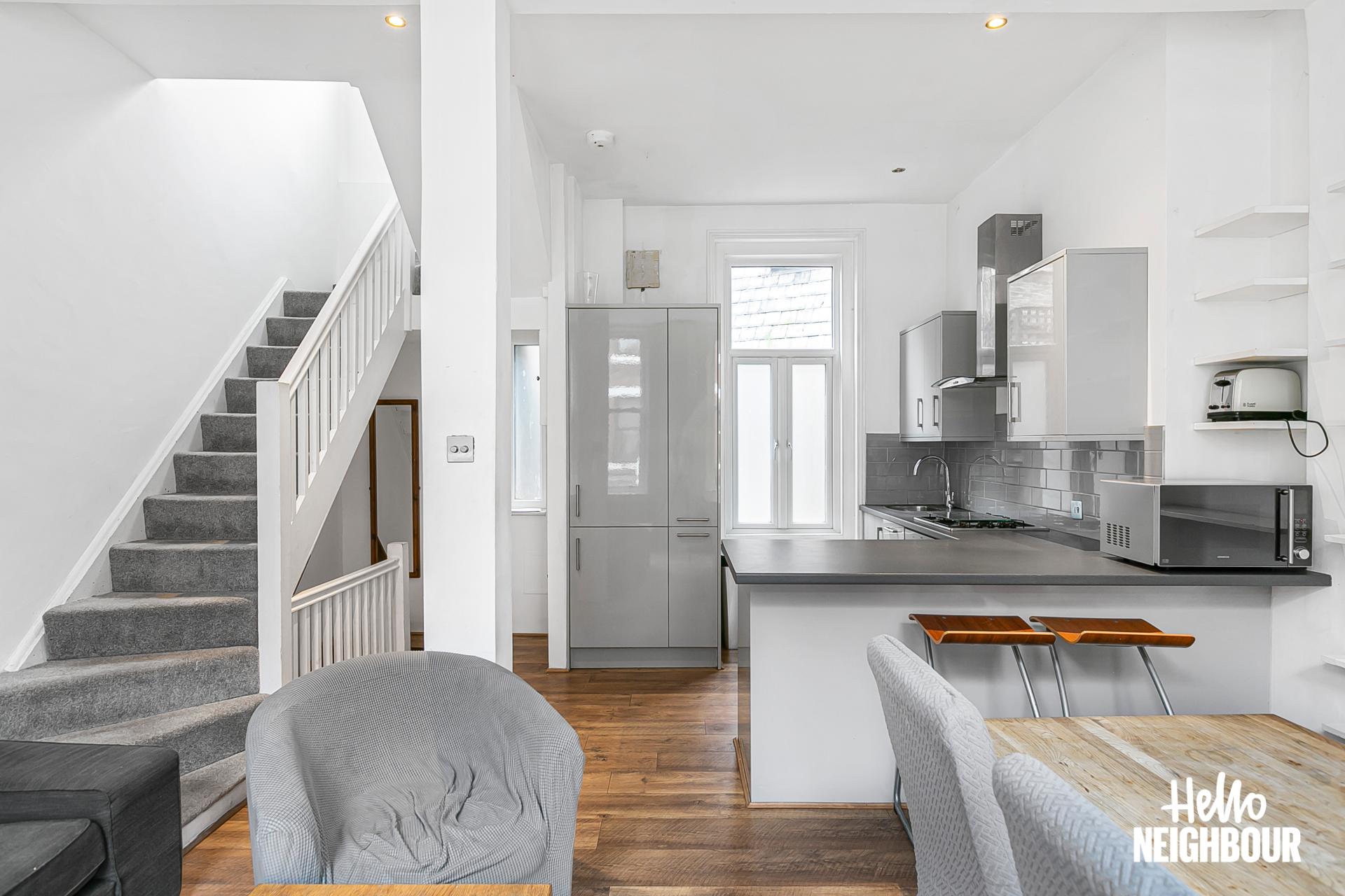 Flat Hildreth Street in Greater London