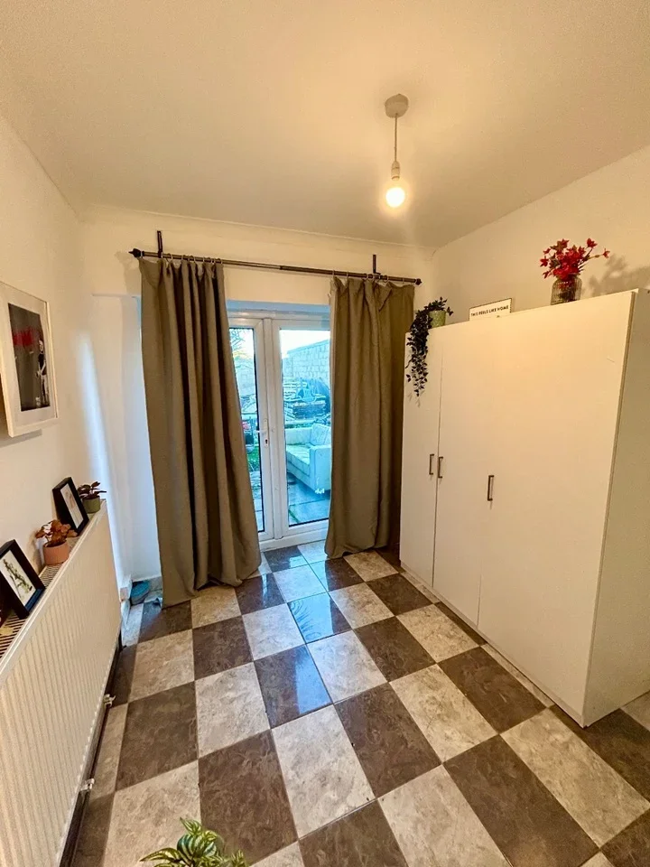 Room Harrow Road in Greater London