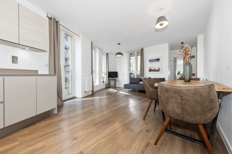 Room Nellie Cressall Way in Greater London
