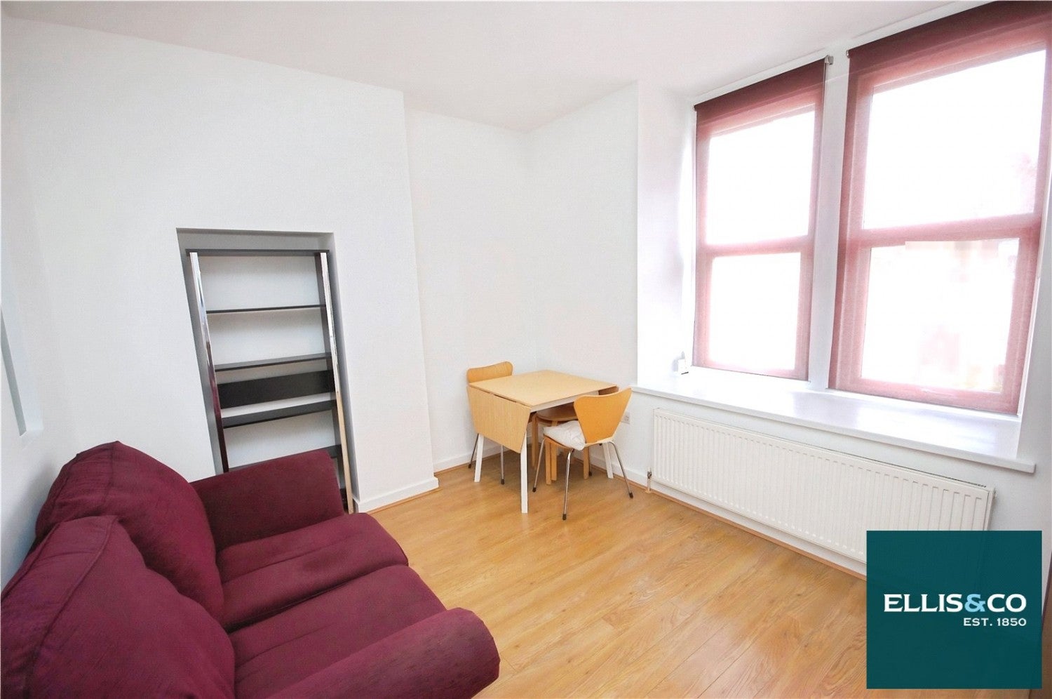 Flat Dollis Road in Greater London