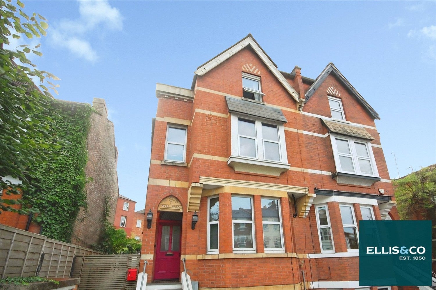 Flat Dollis Road in Greater London