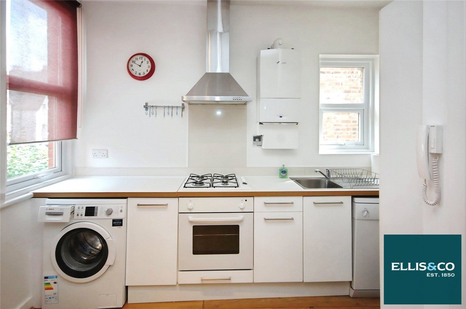 Flat Dollis Road in Greater London