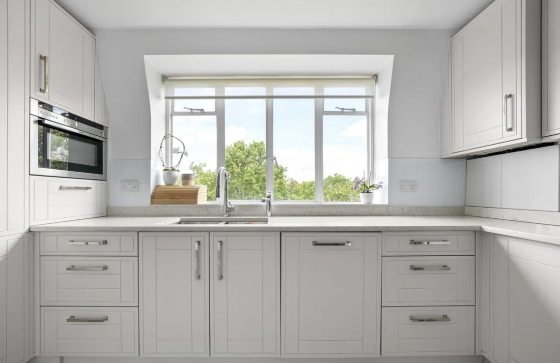 Flat Lyttelton Road in Greater London
