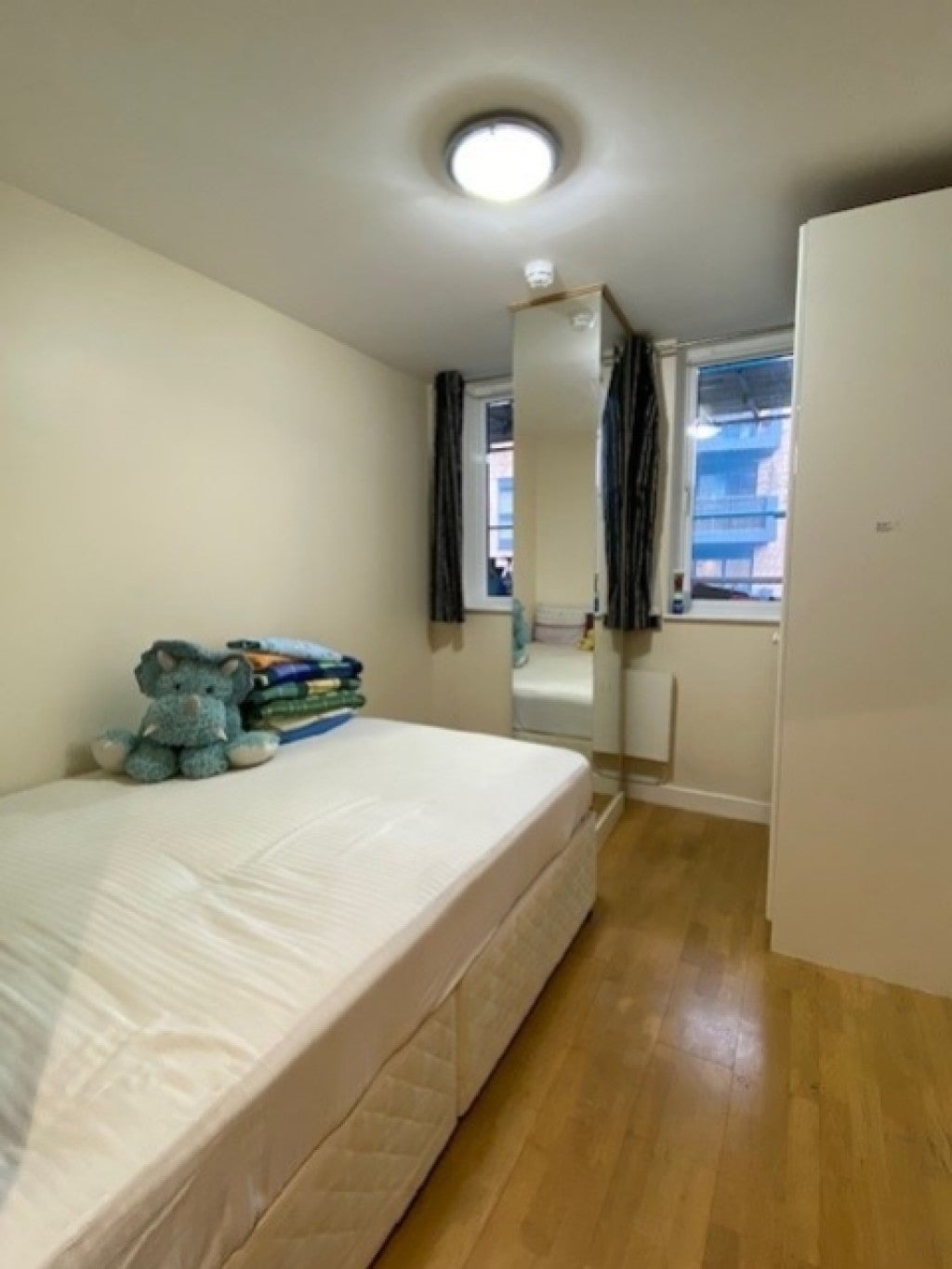 Flat Lyon Road in Greater London