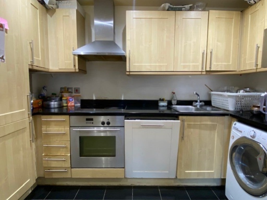 Flat Lyon Road in Greater London