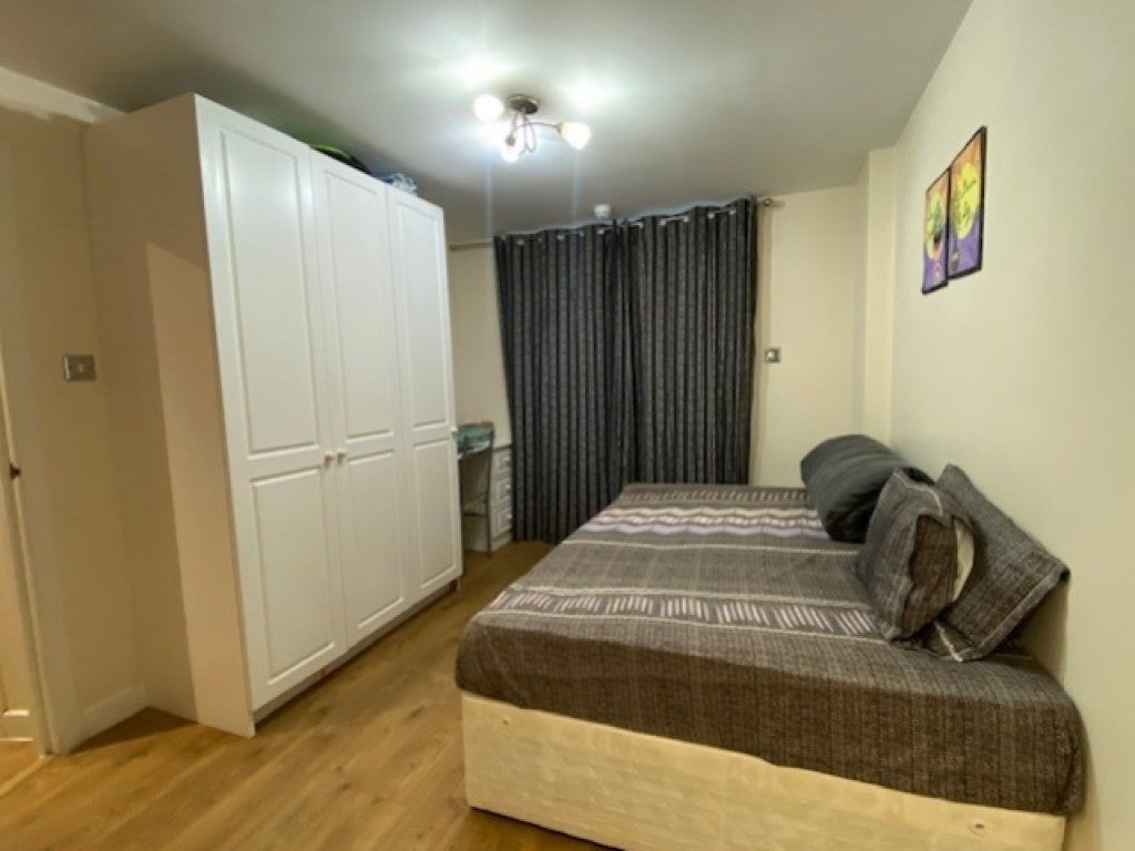 Flat Lyon Road in Greater London
