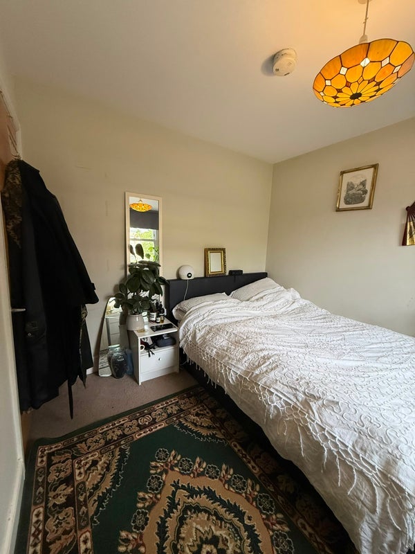 Room Queenstown Road in Greater London