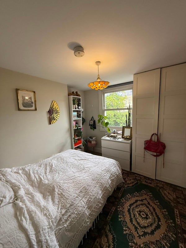Room Queenstown Road in Greater London