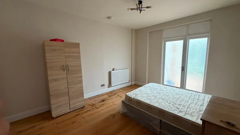 Room Grosvenor Road in Greater London