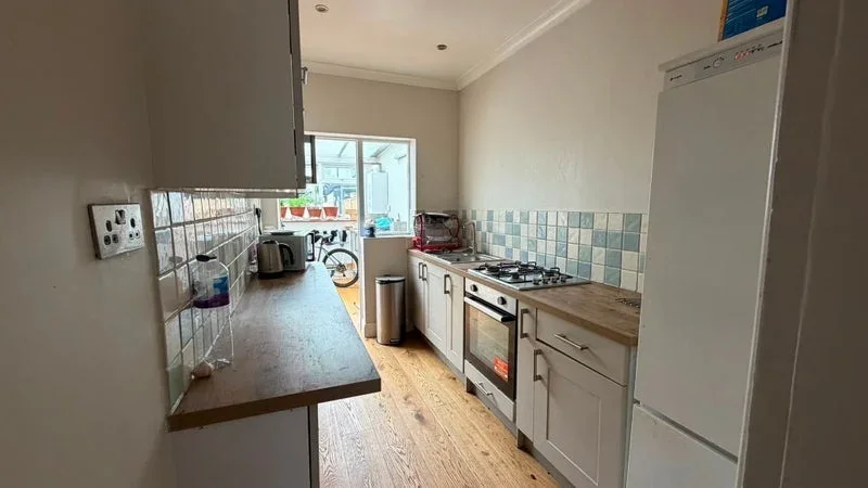 Room Grosvenor Road in Greater London